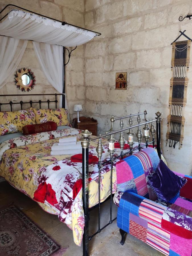 The Garden Gate Bed & Breakfast Sannat Exterior photo