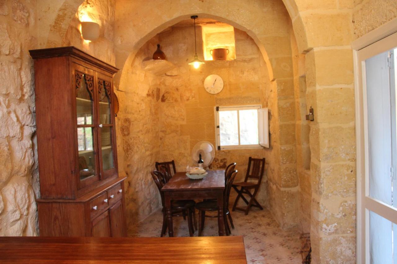 The Garden Gate Bed & Breakfast Sannat Exterior photo
